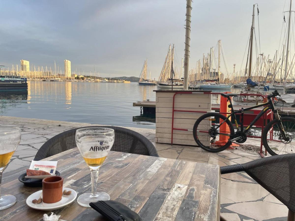Appartement Mignon Calme Douillet Ascenseur Clim Etage Eleve Proche Parking Et Toutes Commodites Au Coeur Du Toulon Historique Eksteriør bilde
