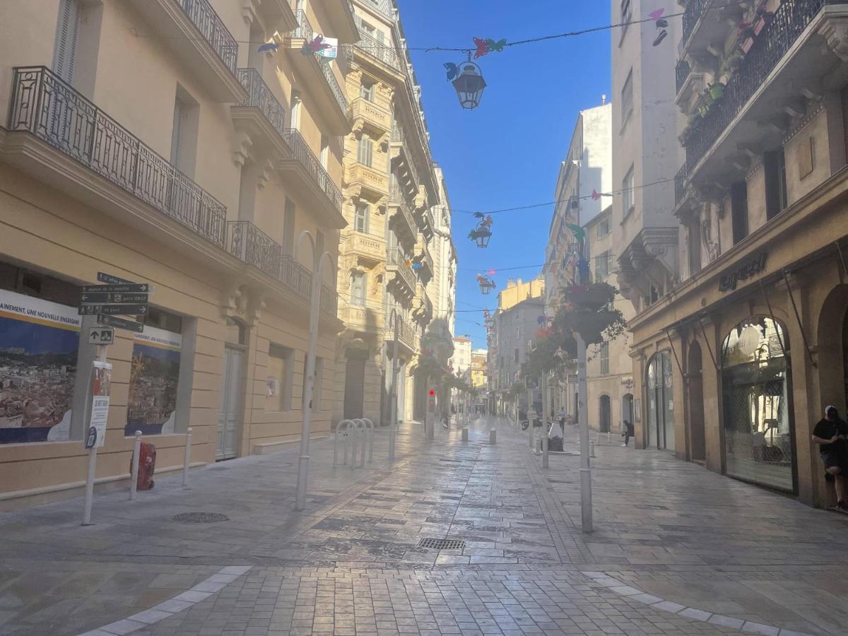 Appartement Mignon Calme Douillet Ascenseur Clim Etage Eleve Proche Parking Et Toutes Commodites Au Coeur Du Toulon Historique Eksteriør bilde